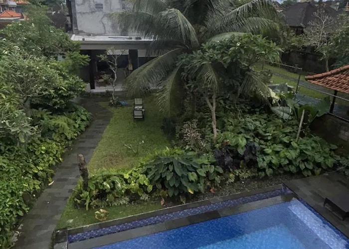 Myraga House Guest house *